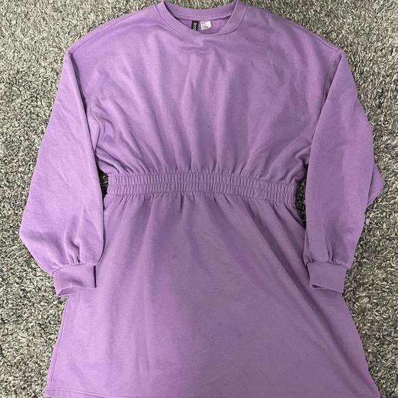 H&M Cinched Sweater Dress - Picture 3 of 4